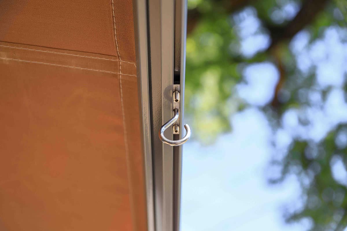 elite-screens-yard-master-awning-series-outdoor-markise-mit-projektionsleinwand image 7