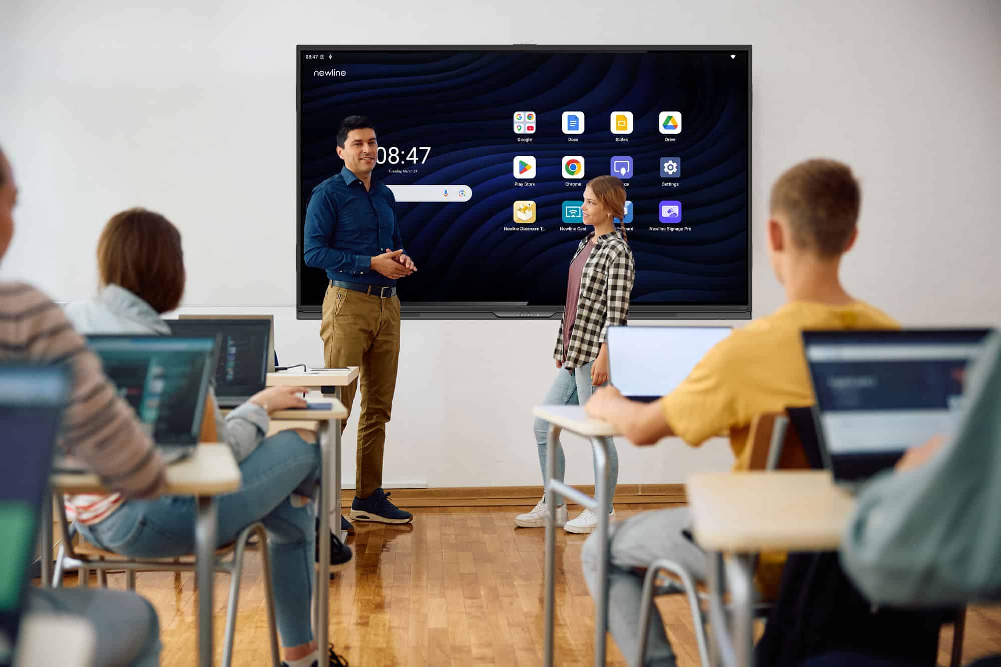 newline-q-ultra-elite-serie-interaktives-display-mit-google-edla image 1