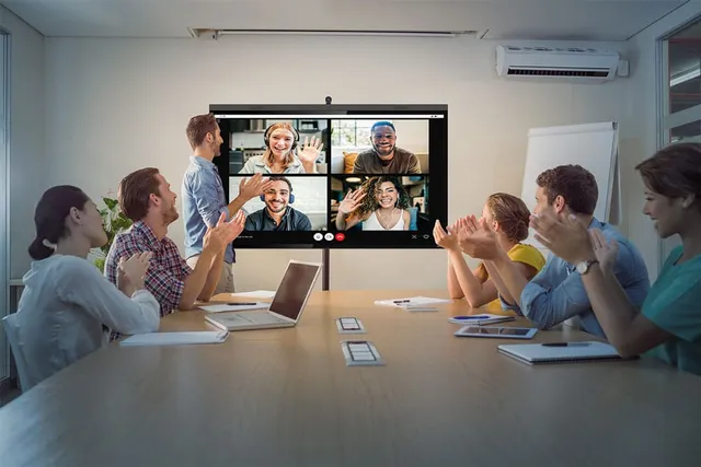 newline-vega-pro-all-in-one-monitor-android-13-google-edla-mit-4k-kamera image 1
